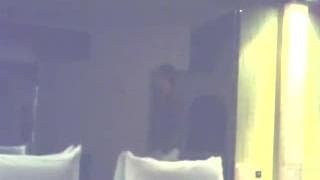 Cogiéndose a su amiga latina en la cámara