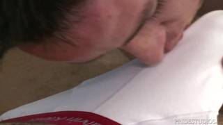 Estos dos jóvenes se cogen hasta correrse