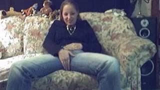 Esta adolescente se masturbará en la cama