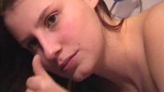 Esta jovencita pelirroja es m uy curiosa