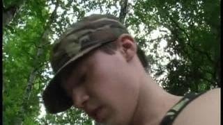 El comandante pone a mamar a un novato