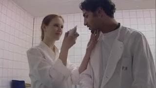 Una pelirroja bella follando en la la tienda