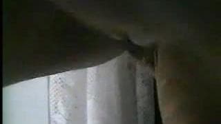 Esta mujer se masturba para excitar al marido