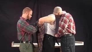 Buscando una posición para penetrar su culo