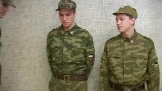 Tres soldaditos seductores y gays