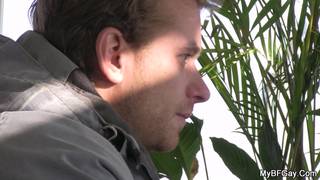 Dos hombres que se chupan la polla erecta Dos hombres que se chupan la polla erecta