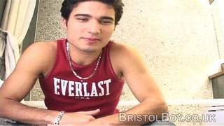 Jóvenes buscando la felicidad en sus pollas