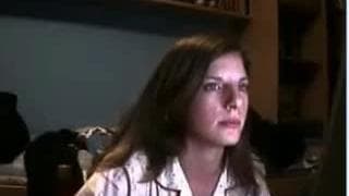 Esta morena se quiere exhibir en la cámara