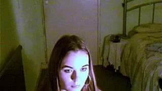 Una morena que hace un baile muy excitante