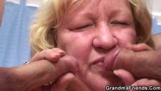 Esta vieja gorda no soporta más las ganas