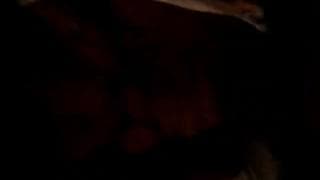 Esta morena caliente se quiere excitar más