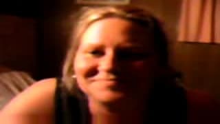 Una amateur que chupa palo y se divierte