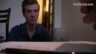 Otro jovencito que quiere follar por dinero