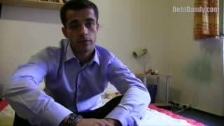 Una penetración anal sin condón por dinero