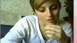 Esta francesa muestra sus teticas en la web