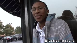 Gemini Star con un negro que lo sodomiza