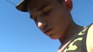 Estos dos militares jóvenes quieren sexo gay