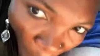 Un puta negra que sabe hacer trabajos orales