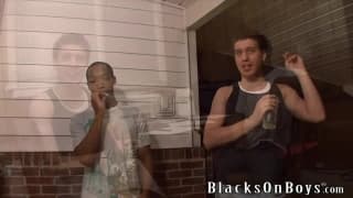 Xavier pierde su virginidad con este negro