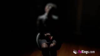 Rebeka adora dejarse dominar por este tío