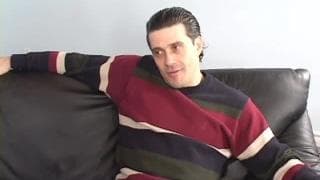 Este tío gay se quiere hacer una buena paja