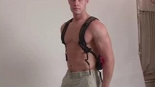 Nick es un chico pollón realmente sensual