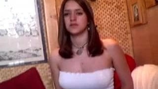 Ella nos enseña sus tetas y luego su coño Ella nos enseña sus tetas y luego su coño