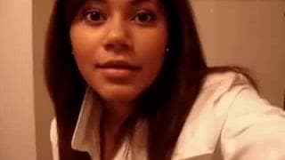 Esta morenita quiere bailar y mostrarse aquí