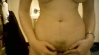 Ella muestra su manera de disfrutar en cámara