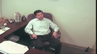 Una buena mamada sin salir de la oficina