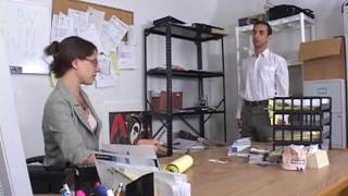 Lena Ramone es una secretaria bien cachonda