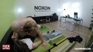 Victoria es esta secretaria tan apasionada