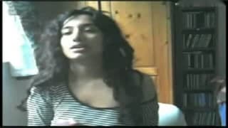 Frente a la cámara se sabe tocar las tetas