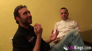 Esta española le da felicidad a estos machos