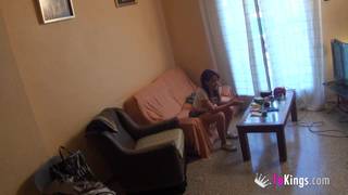 Tati Rodriguez acomoda su cámara al follar