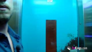 A esta puta le gustan los machos muy maduros