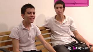 Chicas y chicos follando después de clases