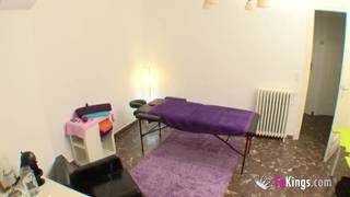 UN masaje sensual con una espanola bella