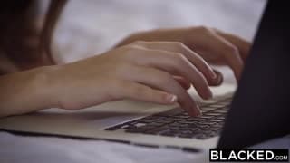 Una aventura entre Tali Dova y dos negros