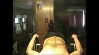 Este gay se quiere masturbar de cabeza