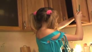 Una estudiante sexy masturbándose bien