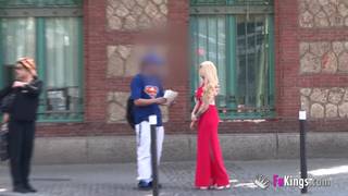 Veremos a Clara follando con un chico latino