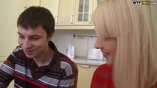 Echando un polvo con una rubia que se excita