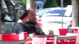 Lili es preciosa y quiere una polla dura