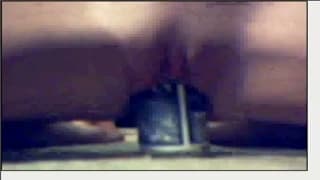 Esta mujer quiere disfrutar con su consolador