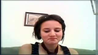 Ella se penetra con un control remoto de Wii