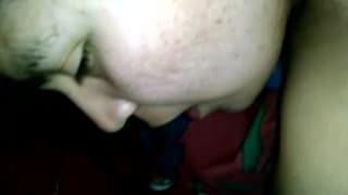 Este tío adora el culo caliente de su novia