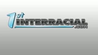 Esta puta quiere sentir placer con un negro