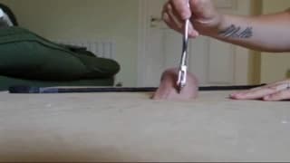 Esta amateur aplasta la polla de su amante