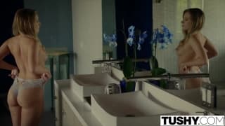 Harley Jade se deja penetrar el culo caliente